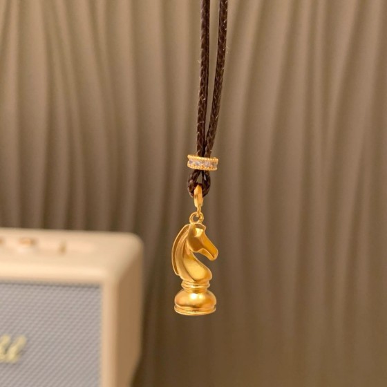 Chess horse head pendant necklace - niche design, light luxury, trendy and cool
