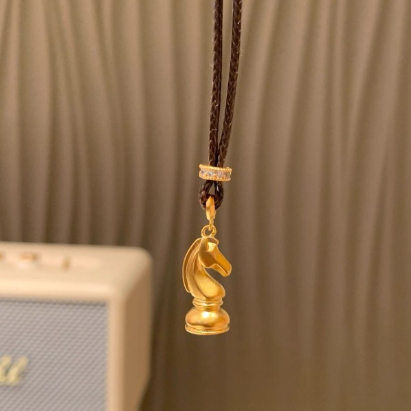 Chess horse head pendant necklace - niche design, light luxury, trendy and cool
