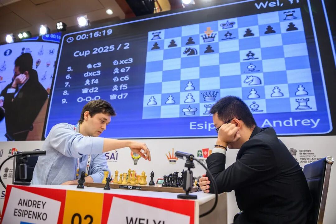 World Cup semifinals: Quick Chess playoff: Wei Yi wins and advances to the finals, successfully qualifying for the World Championship qualifying round!